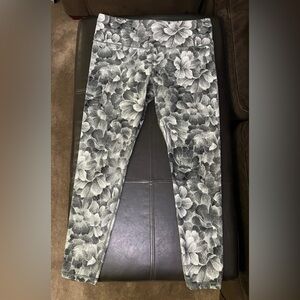 Athleta Elation Textures Tight Black White Flora